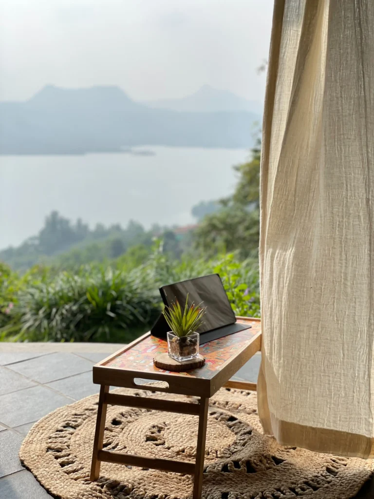 Esterno di una casa vacanze con vista su un lago