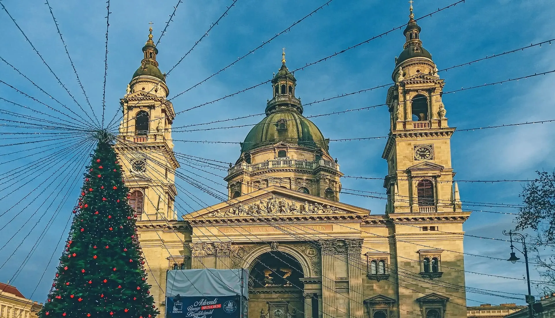 Christmas markets in Budapest, view of the tree